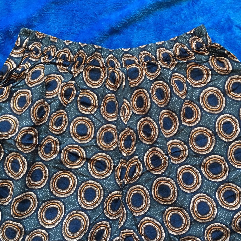 H&M patterned shorts - Picture 2 of 4